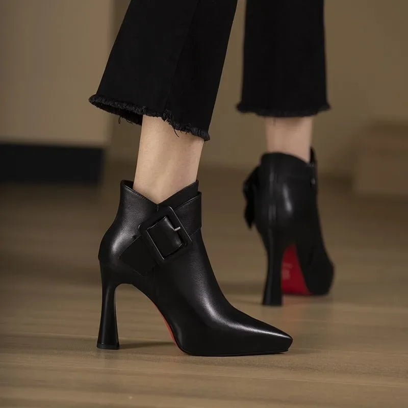VALENZA | BOTINES CON MAXI HEBILLA